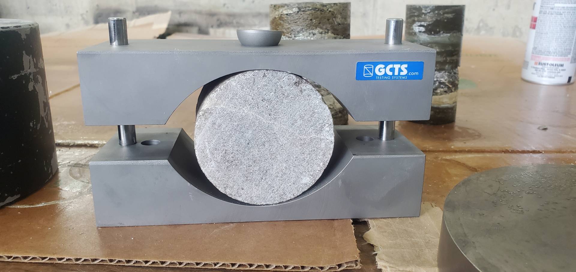 Brazilian split tensile fixture