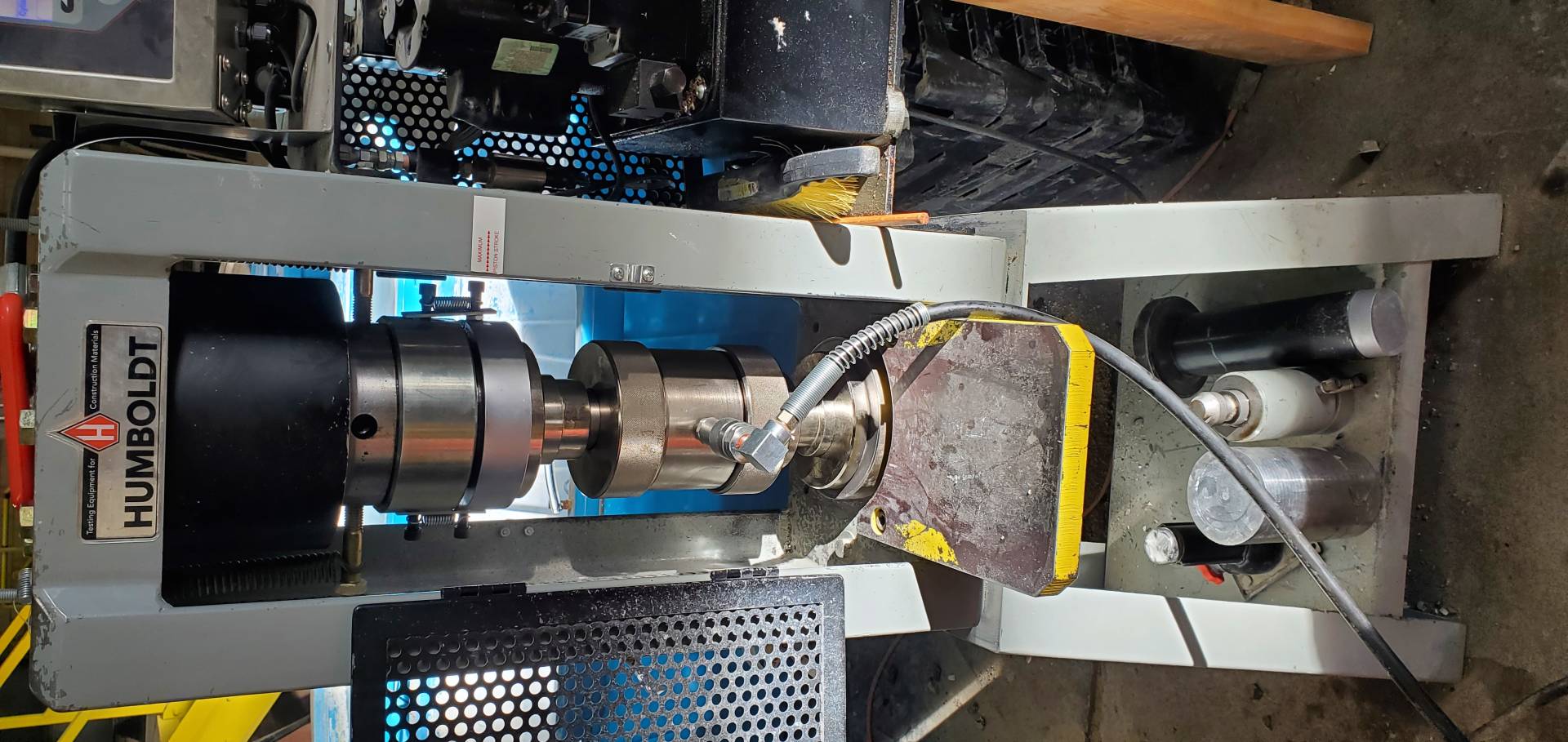 Humboldt triaxial rock press